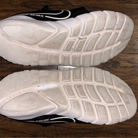 Nike Air Max 270 Black and White Slip-On Sneakers - Picture 3 of 5